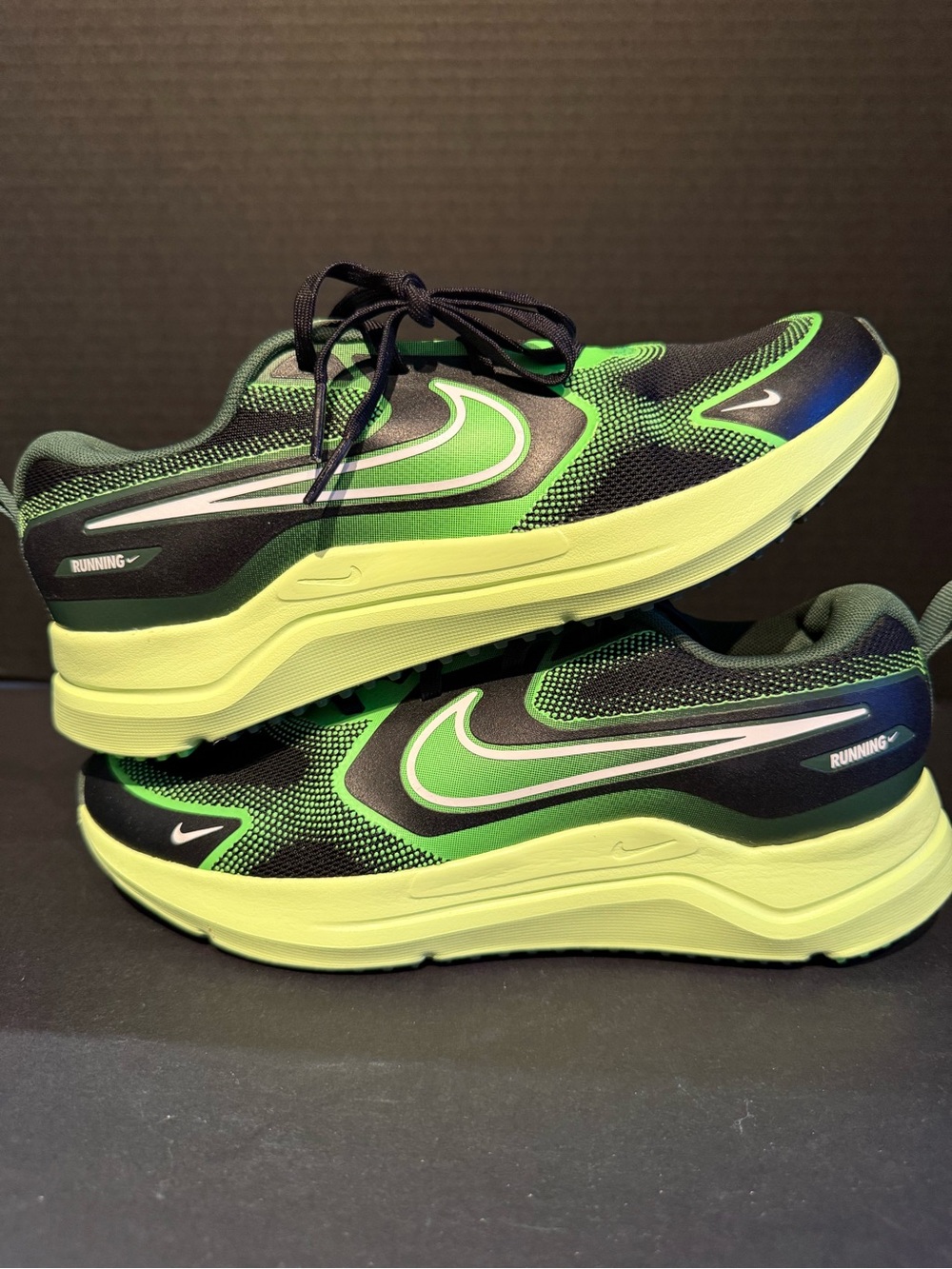 Nike Cosmic Runners Running Shoes - Black & Neon liquid lime 6Y